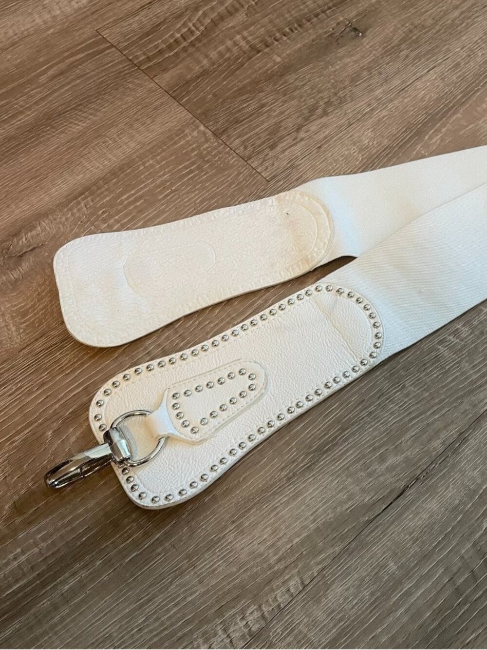 Women's White Wide Studded Belt Plus Size 2X Pre-owned Accessories